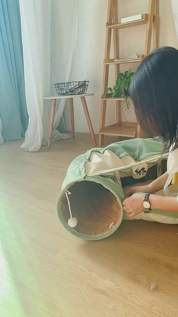 NEKORUMIトンネルベッドを広げ、形を整える手順を紹介する動画。